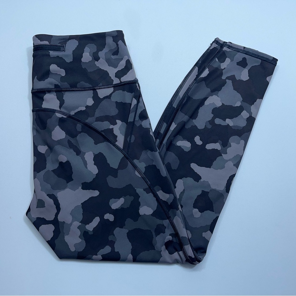 Athleta Lightning Camo 7/8 Tight Leggings Womens Medium Black Gray 25” Inseam
